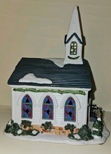 Vintage St. Nicholas Square Wedding Chapel at Christmas 2001 - Picture 5 of 6