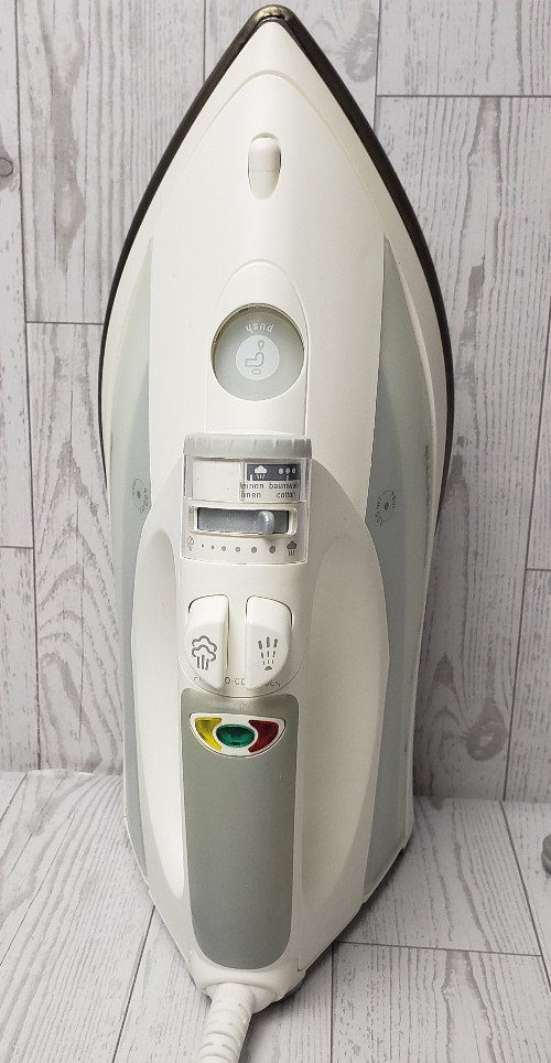 Rowenta DX8800 Steam Iron Platinum Bottom Germany 12.0 V  1800 w Tested Works