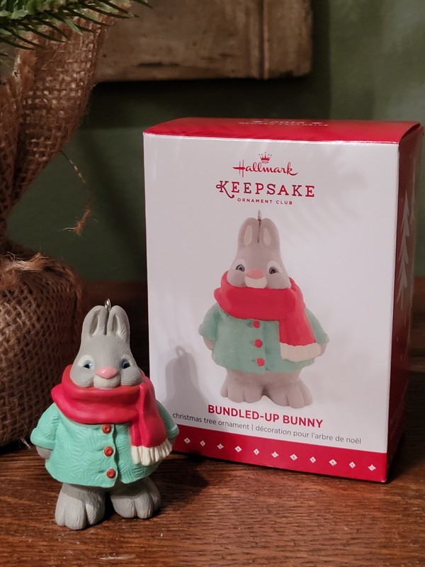 2015 Hallmark Ornament   ~ BUNDLED-UP-BUNNY ~                                 