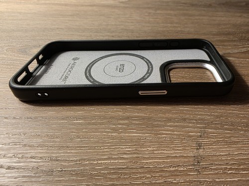 Spigen Enzo Aramid MagFit Case for iPhone 15 Pro - 第 6/7 張圖片