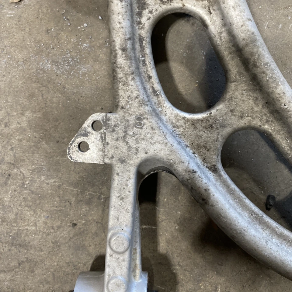 Subaru Impreza Sti 2006 2007 sedán brazo de control inferior delantero derecho fabricante original Foto 4 de 4