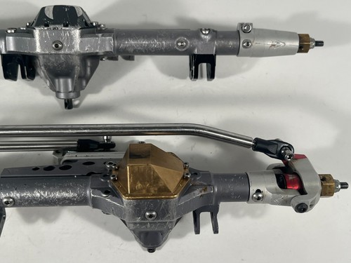 Used Axial Wraith Bomber Front & Rear Ar60 Built Vanquish Crawler Axles - Picture 7 of 24