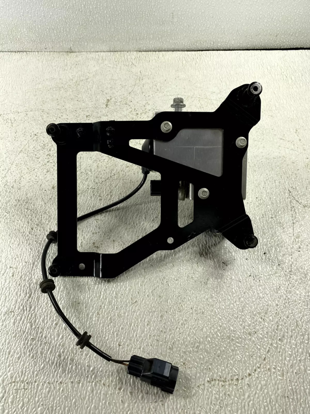 2016-2021 MCLAREN 570S HYDRAULIC SUSPENSION PUMP VALVE BLOCK CONTROL 13B0737CP