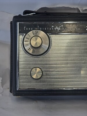 1964 Zenith Royal 66 Long Distance 7 Transistor Portable AM Radio