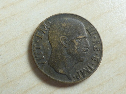 Italy Choose your date Each Coin has its own Pictures Honey Bee, Grape cluster - Picture 24 of 38