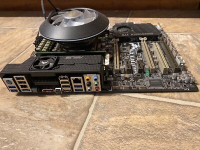 Motherboard -ASUS Sabertooth X79 TUF, CPU i7-3930K SR 0KY 3.20 GHz