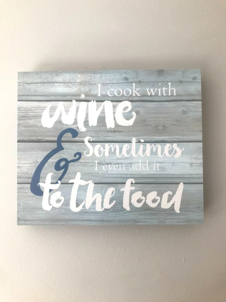 "Eu cozinho com vinho e às vezes até adiciono à comida" Placa de fazenda 12”x10” - Imagem 3 de 4