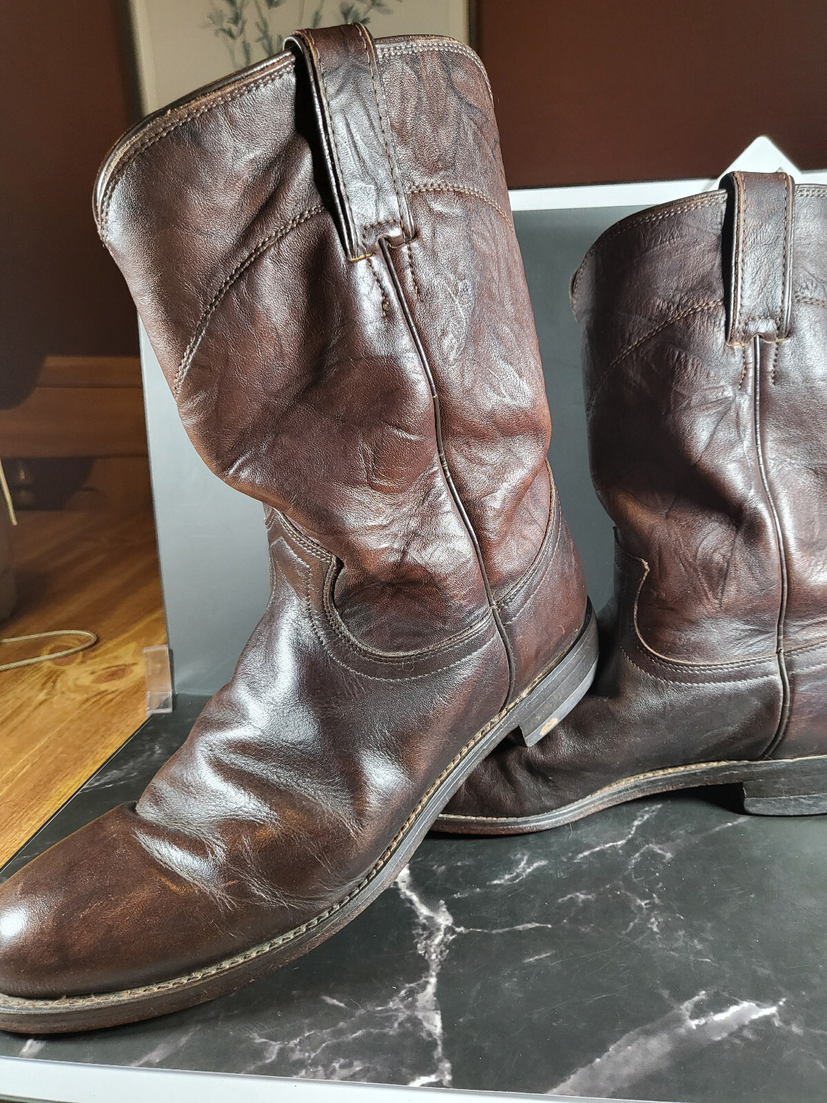 Justin Boots Brown Ropers 8.5EE Round Toe Leather Soles with Good Heels