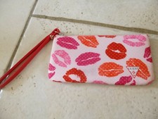POCHETTE DU SOIR OU TROUSSE DE MAQUILLAGE " GUESS " ARTICLE NEUF ET EMBALLER !! 