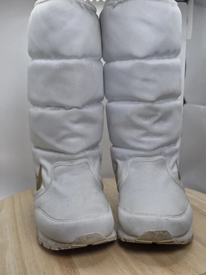 Nike AIR Mid Rise Boots - Womens SIZE 6 - White/Gold Winter Snow Boots - Image 2 of 4