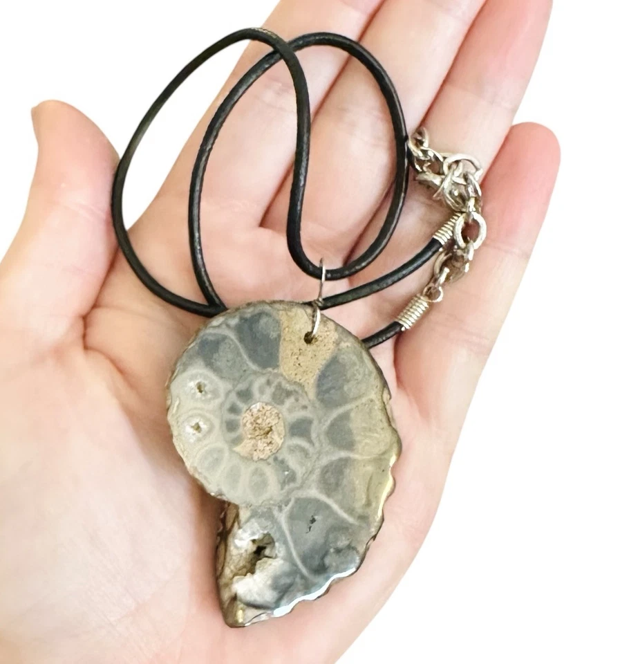 Raro ÚNICO Collar Colgante Gigante Cuarzo Geoda Cristal Fósil Amonita Foto 3 de 4