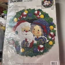 Bucilla Mr  Mrs Santa Claus Appliqu  Round 83677 USA 20" Felt Wreath Kit 1997