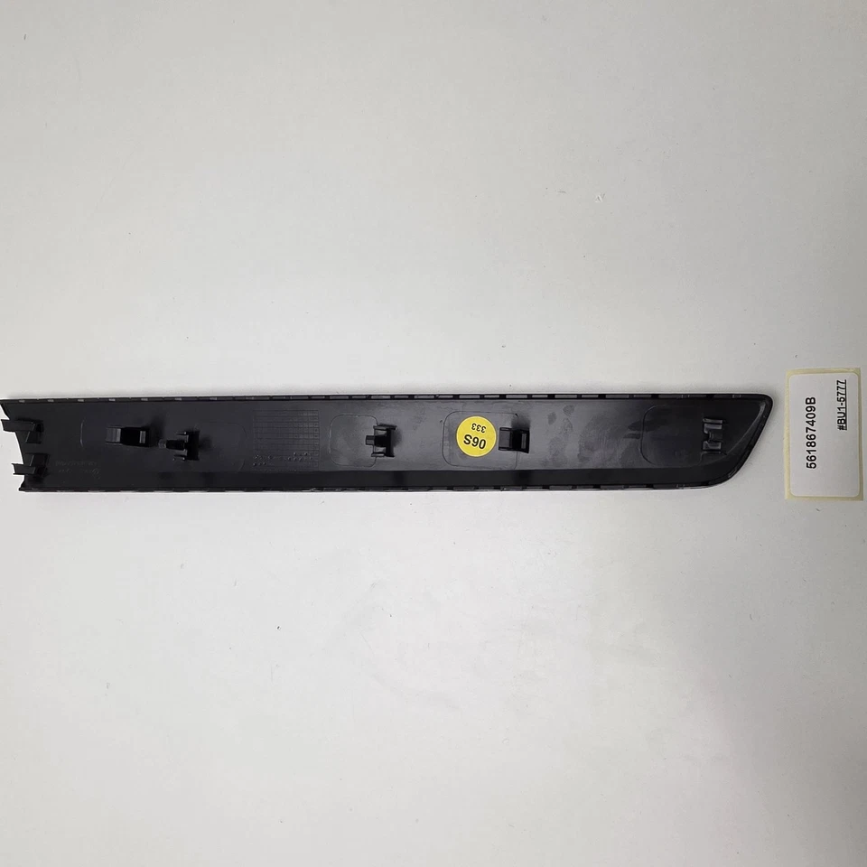 Moldura de puerta delantera Volkswagen Passat 2012-2015 561867409B Foto 2 de 4