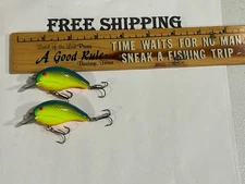 LOT OF 2 Vintage Pre-Pradco Bandit Crankbait Fishing Lure 100 Series GREAT COLOR