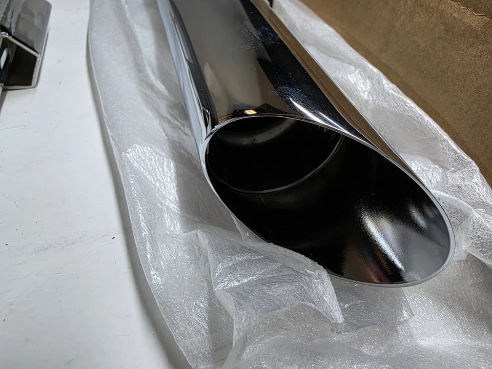 Python 2.5 inch Slash-Cut Dual Slip-On Mufflers For Harley Softail P521RC - Image 4 of 4