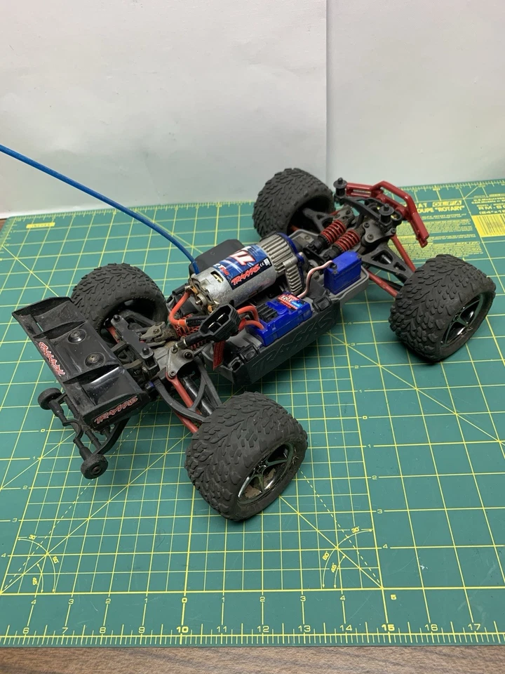 Camión de radiocontrol Traxxas E Revo escala 1.0 1/16 con batería x2 cargador estuche remoto +++++++ Foto 3 de 4