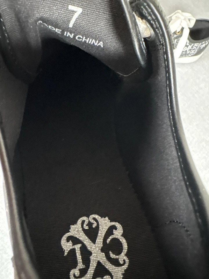 Zapatillas bajas Christian Lacroix blancas y negras con estampado de logotipo talla 7 Foto 2 de 4