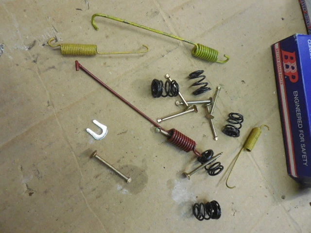 Kit de herrajes de freno de tambor trasero Ford Taurus/Mercury Sable 86-92 F113376 G160 Foto 2 de 2