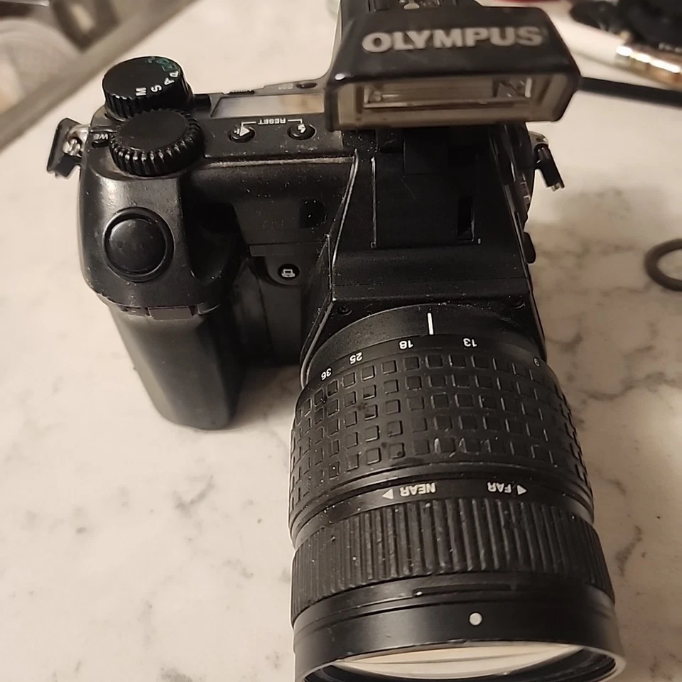 Olympus Camedia E-10 4.0 MP Digital Camera  Lens 9-36mm NO Battery/ C-SEE DESC - Image 2 of 4