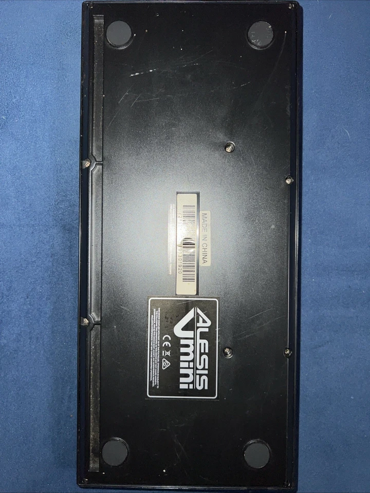 El Alesis V Mini es un controlador MIDI portátil con 25 mini tamaño Foto 2 de 3