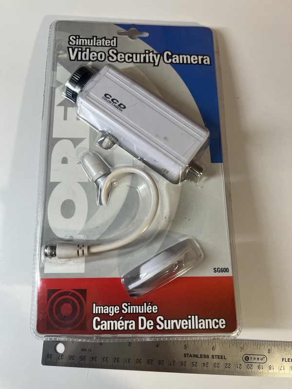 Lorex Simulated Video Security Camera Model SG600B W