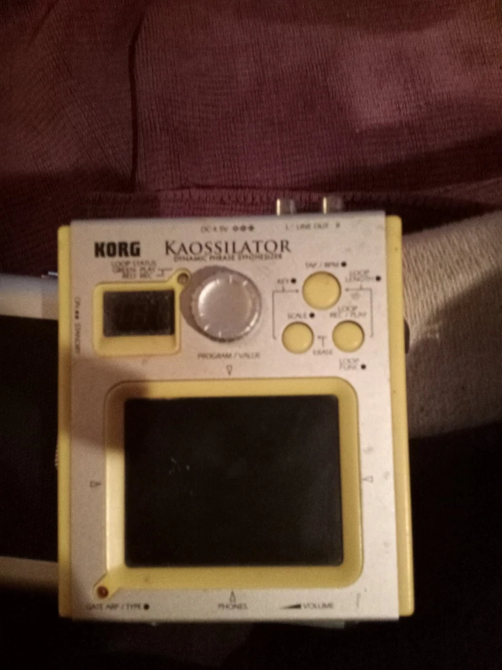 KORG Kaossilator KO1 Dynamic Phrase Synthesizer mit Touchpad | Line Out | Dial