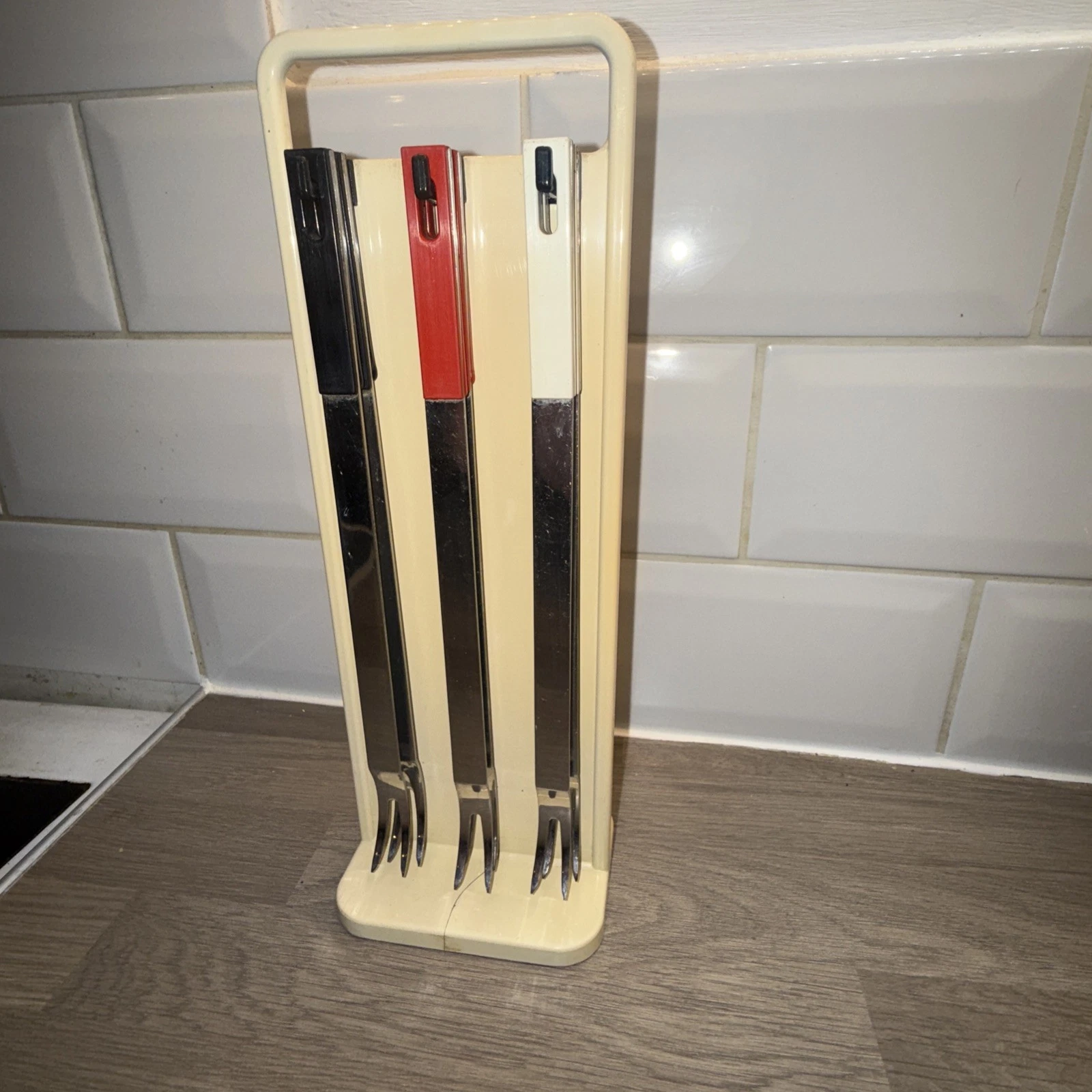 Modernist Mid Century Fondue Fork Set by Abert Italy 1973 Retro Vintage (17)
Opens in a new window o