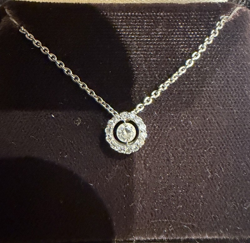 18K White Gold Center Diamond  Surrounded By Moissanite Necklace 3.46gr