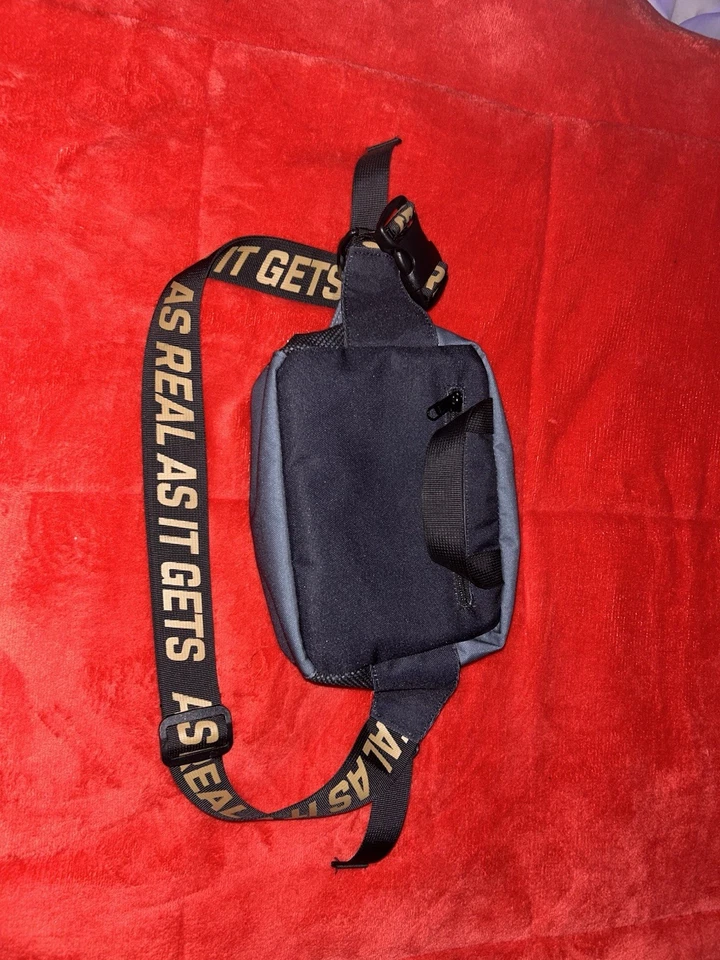 UFC Special Edition Crossbody Bag, accompanied - Image 3 of 4