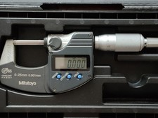 Mitutoyo 293-230 (IP65) Cyfrowa śruba pomiarowa pałąka 0-25 mm, 0,001 mm