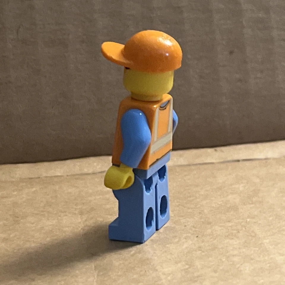 Lego Minifigure Airport Worker From LEGO City Airport Passenger Terminal (60104) - Image 2 of 4