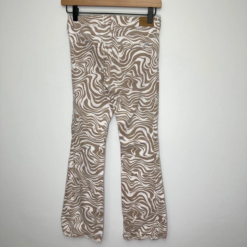 Pantalones acampanados de tiro alto Abercrombie para niños talla 13/14 beige blanco estampado de remolino Foto 3 de 4