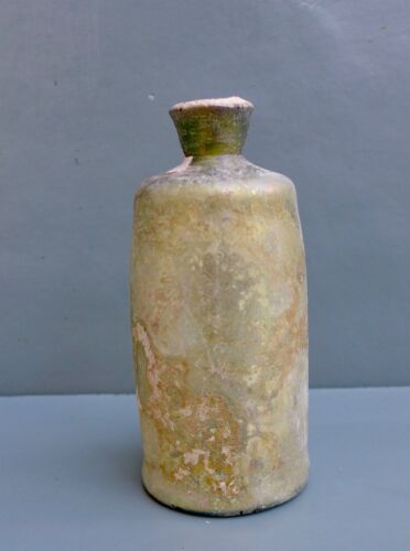 Bonita botella antigua de medicina de vidrio verde, holandesa principios del siglo XVII. - Imagen 1 de 7