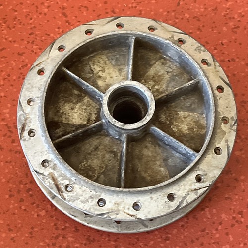 Yamaha 80 100 125 Front Wheel Hub - Picture 5 of 14