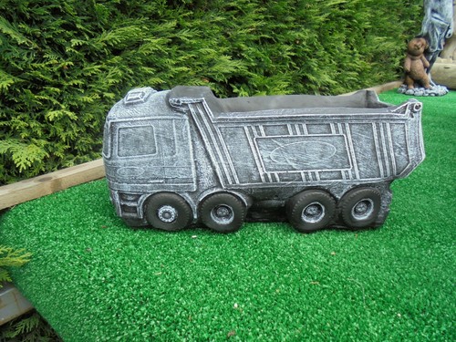 Tipper Lorry Planter Concrete garden ornament - Picture 11 of 13