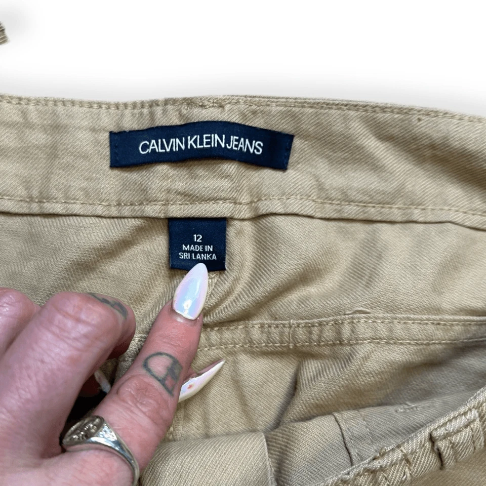 CALVIN KLEIN JEANS Women’s Tan Khaki Folded Hem Cargo Shorts Size 12 - Image 3 of 4
