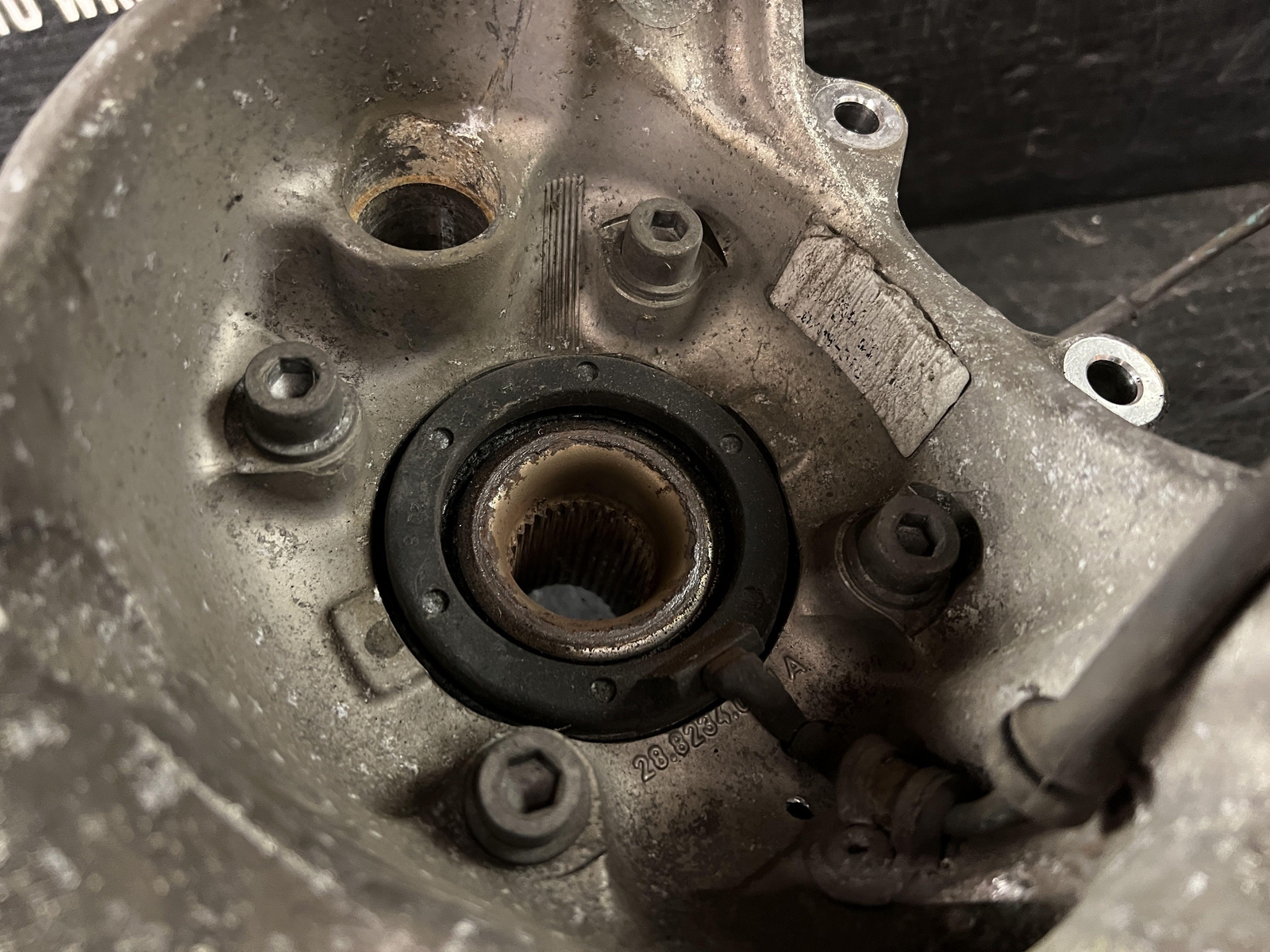 08-19 MASERATI GRANTURISMO REAR DRIVER LEFT AXLE STUB KNUCKLE
