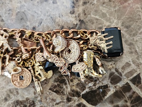 erickson beamon para target pulsera chapado en oro encanto cristal negro - Imagen 3 de 11