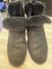 UGG Women s Black Suede Fur Trim Lined Ankle Bootie Round Toe 8.5