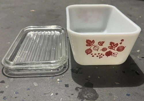 VTG Pyrex Pink Gooseberry 1.5 Pint 0502 Refrigerator Dish With Lid
