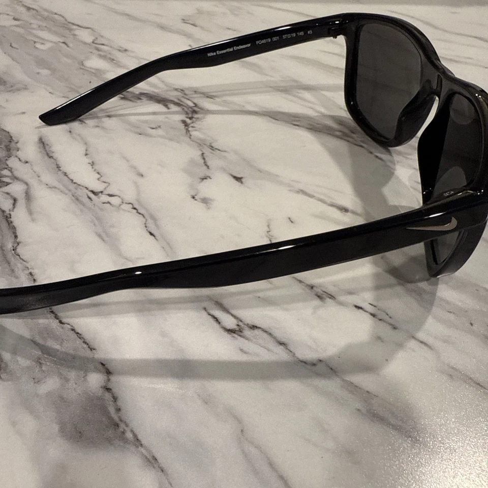 Gafas de sol para hombre Nike Essential Endeavor - FQ4619 001- 57 19 145 Foto 3 de 4