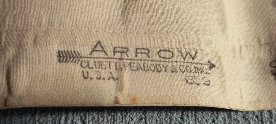 Par de punhos de camisa masculinos antigos vitorianos Arrow Cluett, Peabody & Co engomados - Imagem 3 de 4
