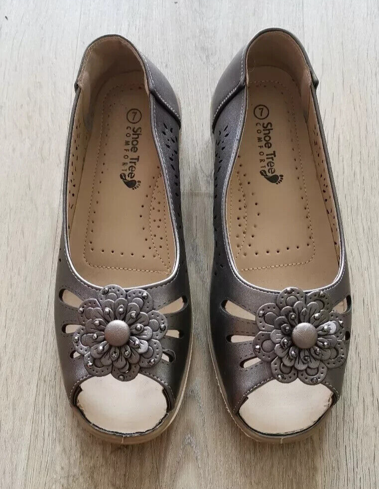 APL SHOES TREE COMFORT FLORAL TYRIANGLE CUT OUT SILVER FLAT SLIP ON OPEN TOE