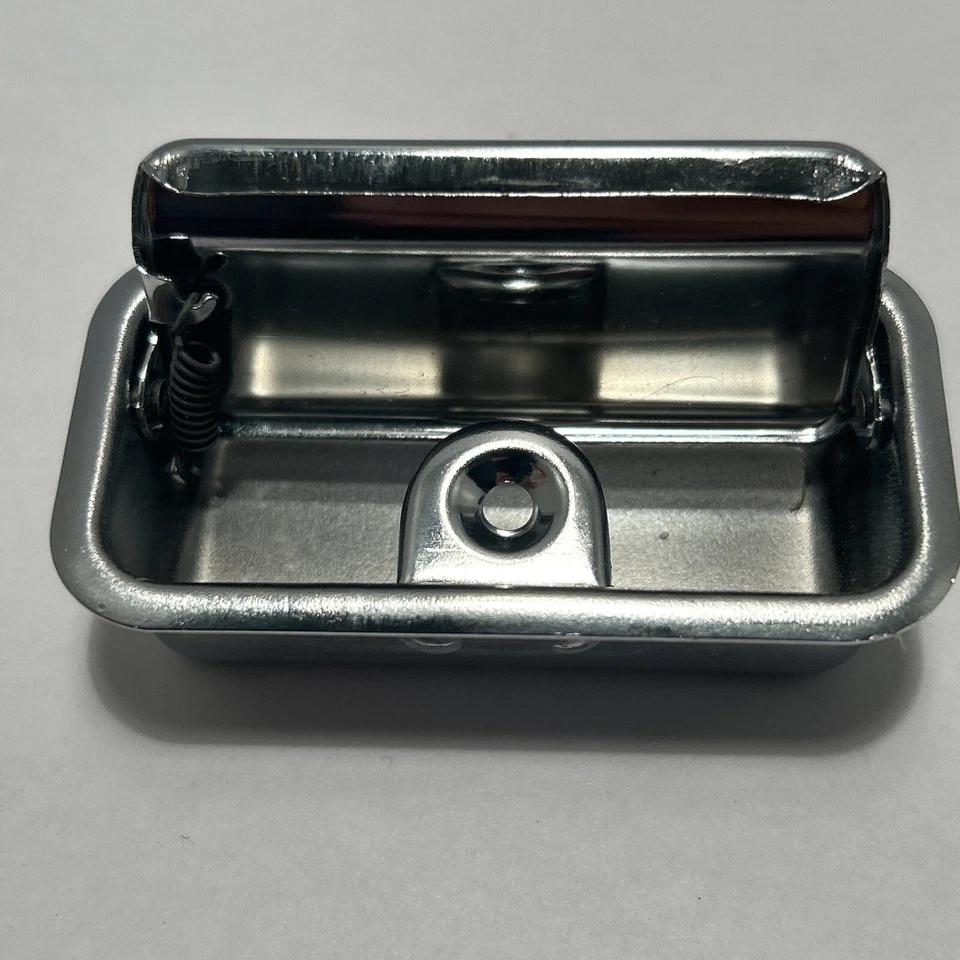 Cenicero cromado vintage fondo plano Hot Rod reposabrazos personalizado y consola central Foto 2 de 4