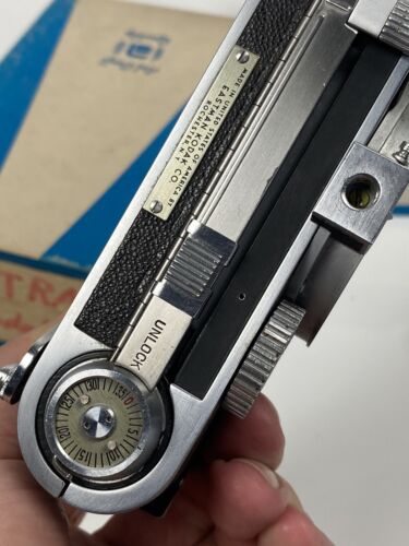 Rara fotocamera vintage Kodak Ektra 35 mm pellicola telemetro + Exa II: per parti di ricambio, così com'è. - Foto 10 di 24