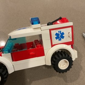 LEGO CITY: Doctor's Car 7902 99% Complete Missing 1 Piece Hospital Ambulance