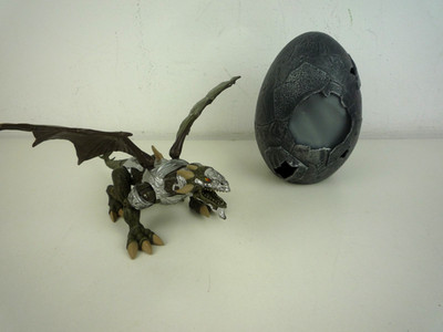 MEGA BLOKS DRAGONS METAL AGE ARGENTUM WITH SILVER ARMOUR DRAGON WITH EGG