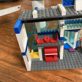 Vintage 2010 LEGO City: Airport Set 3182 Incomplete