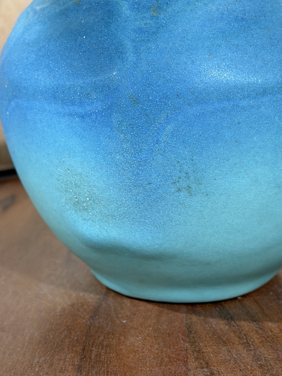 Vintage VAN BRIGGLE BLUE BOWL VASE - LEAF DESIGN - 4" T - SIGNED thumbnail 9