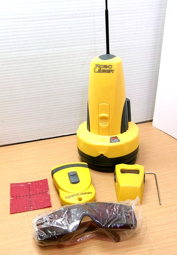 ROBOTOOLZ RT-7210-1 Remote Robo Laser with Glasses and Accessory